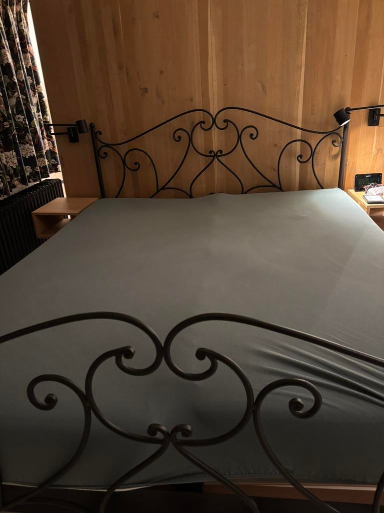 Gietijzeren bed 180x220, Huis en Inrichting, Slaapkamer | Bedden, Ophalen, Tweepersoons, Zo goed als nieuw, 180 cm