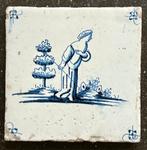 Tegel, Delfts Blauw, met herderin in landschap, 17e eeuw, Antiek en Kunst, Antiek | Wandborden en Tegels, Verzenden