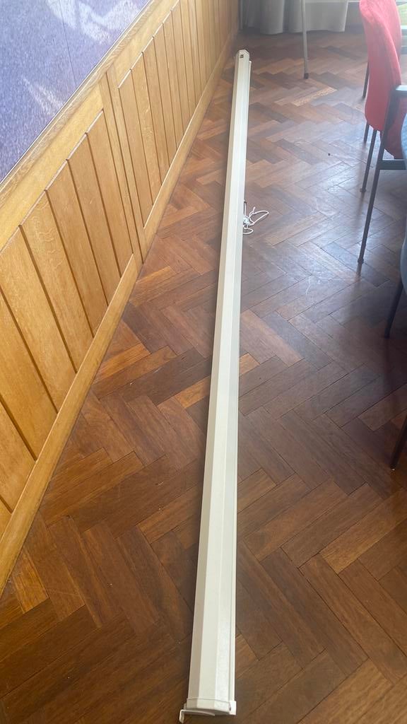 Projectiescherm voor aan de muur, Zakelijke goederen, Kantoor en Winkelinrichting | Apparatuur en Telecommunicatie, Ophalen, Gebruikt