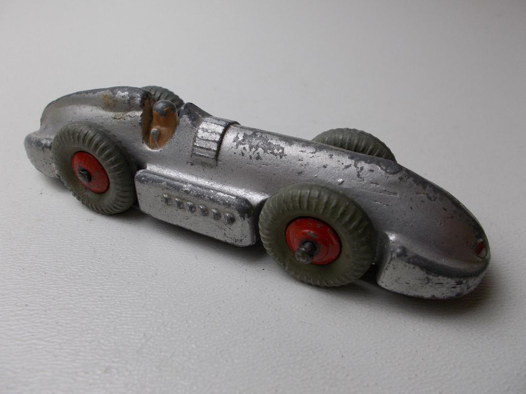 1936/46 Dinky Toys 23E SPEED OF THE WIND RACING CAR. (-R-), Ophalen of Verzenden, Gebruikt, Auto, Dinky Toys