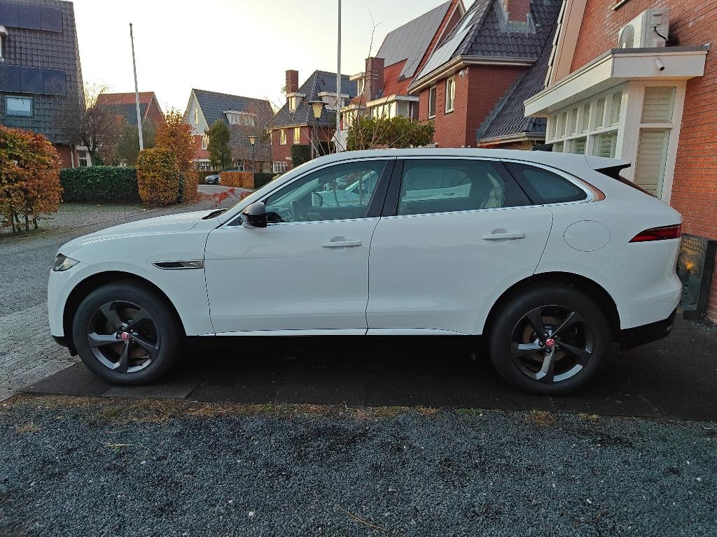 Jaguar F-PACE R-Dynamic S P400e PHEV AWD 405PK TREK|LEER|PAN, Automaat, USB, 2000 kg, Wit