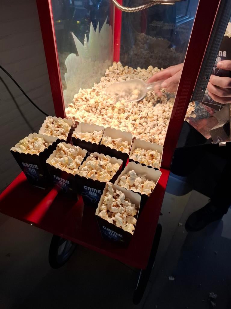Popcornmachine met kar te huur, Hobby en Vrije tijd, Feestartikelen | Verhuur, Ophalen of Verzenden, Zo goed als nieuw, Overige