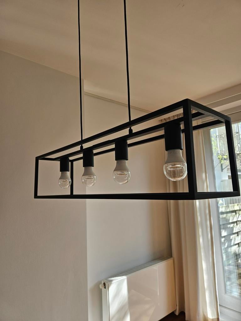 Moderne Zwarte Hanglamp met 4 Lichtpunten, Huis en Inrichting, Lampen | Hanglampen, Zo goed als nieuw, 75 cm of meer, Metaal, Ophalen of Verzenden