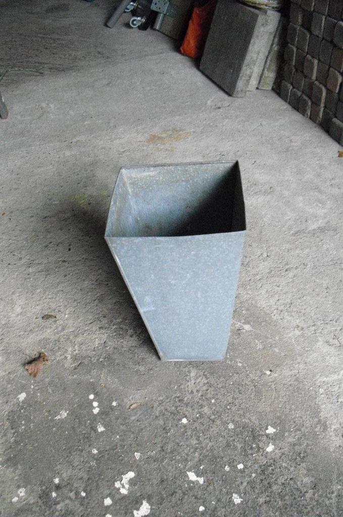 TE KOOP METAAL BLOEMBAKJE, Tuin en Terras, Bloempotten, Ophalen, Rond, Metaal, Minder dan 40 cm