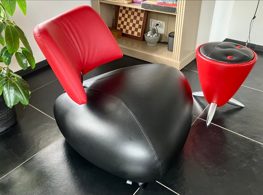 Leolux Pallone fauteuil rood-zwart met hocker, Huis en Inrichting, Fauteuils, Ophalen, Zo goed als nieuw, Leer, 75 tot 100 cm