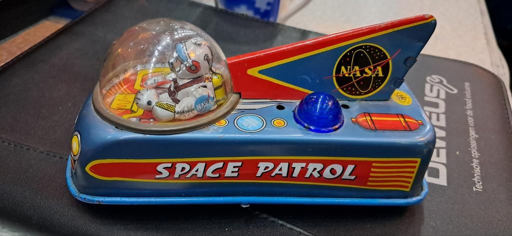 tinnen speelgoedauto genaamd Space Patrol, Ophalen of Verzenden