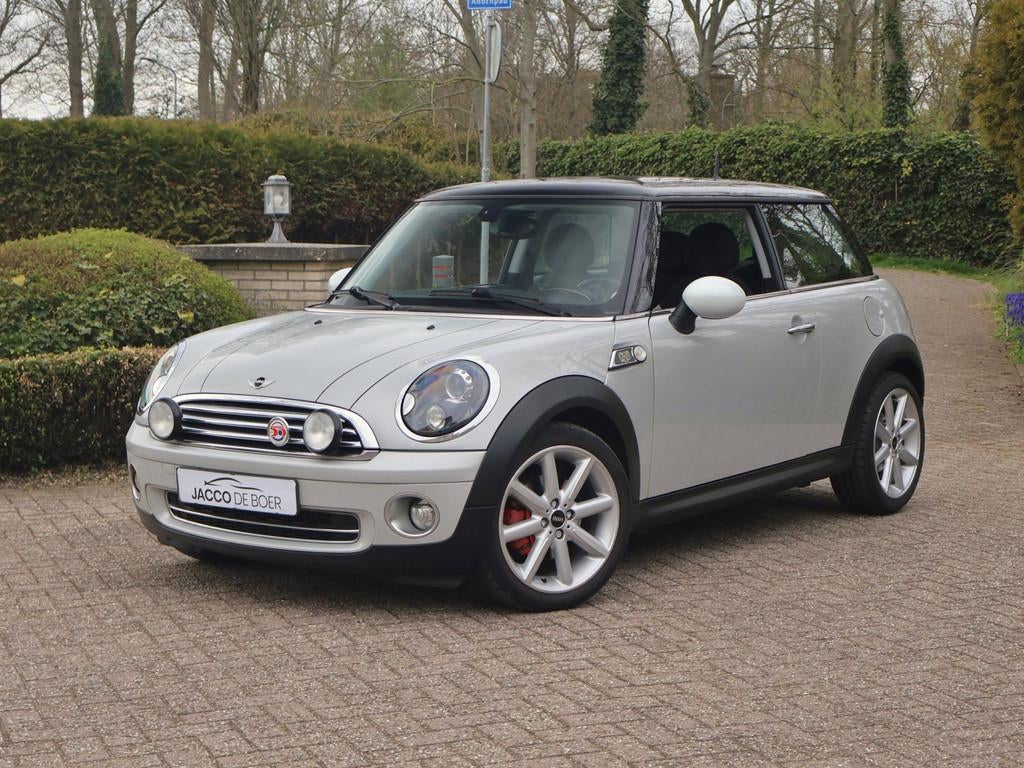 Mini Mini 1.6 Cooper Camden HarmanKardon/Stoelverwarm, Voorwielaandrijving, Gebruikt, Zwart, 4 cilinders