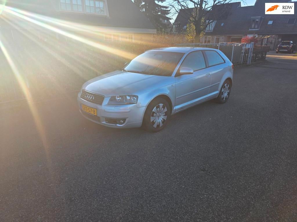 Audi A3 2.0 FSI Attraction, Gebruikt, 4 cilinders, 14 km/l, Bedrijf