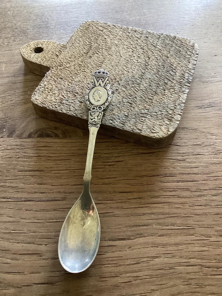 Lepeltje Wilhelmina, Verzamelen, Koninklijk Huis en Royalty, Ophalen of Verzenden, Gebruikt, Nederland, Speld(je) of Lepel(tje)