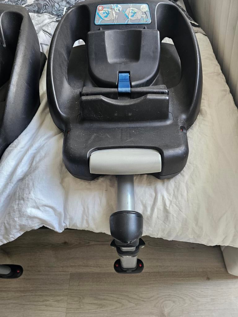 Maxi Cosi FamilyFix base met zitverkleiners en auto clickers, Ophalen of Verzenden