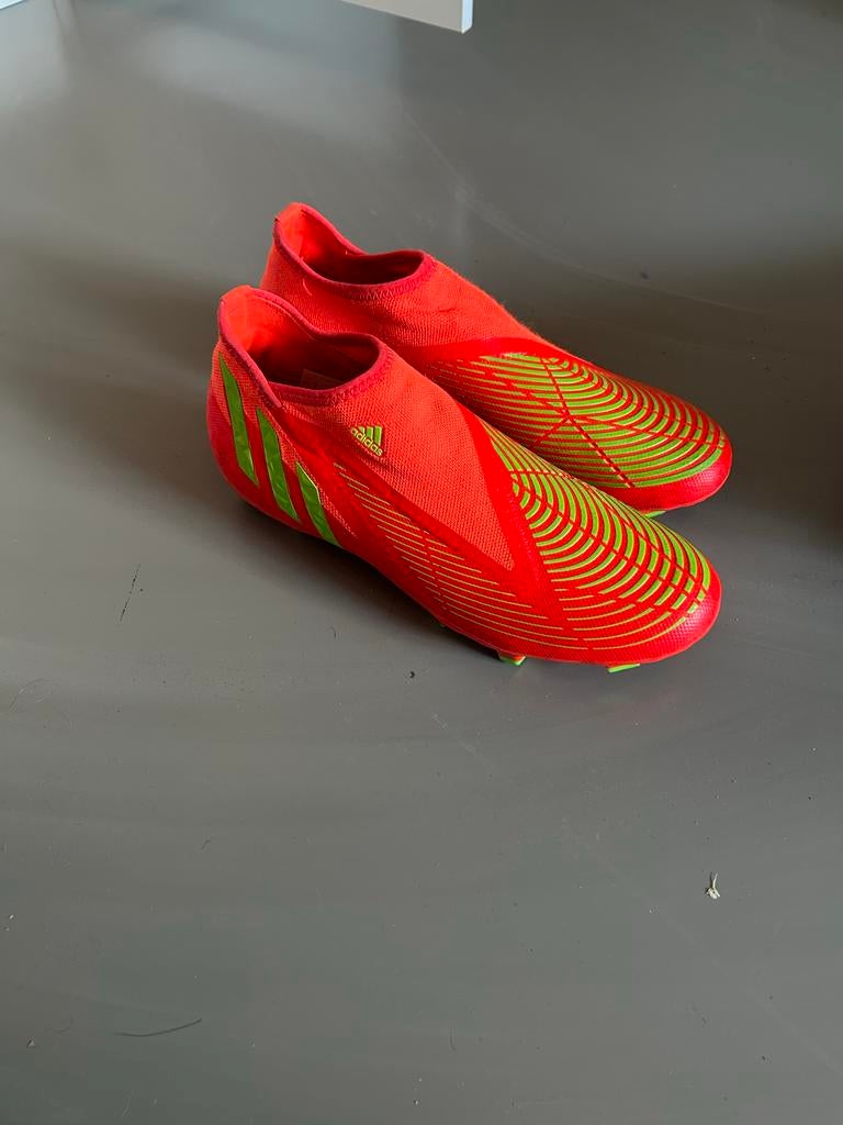 Voetbalschoenen maat 43 - Slechts 2 keer gebruikt!, Sport en Fitness, Voetbal, Ophalen, Zo goed als nieuw, Schoenen