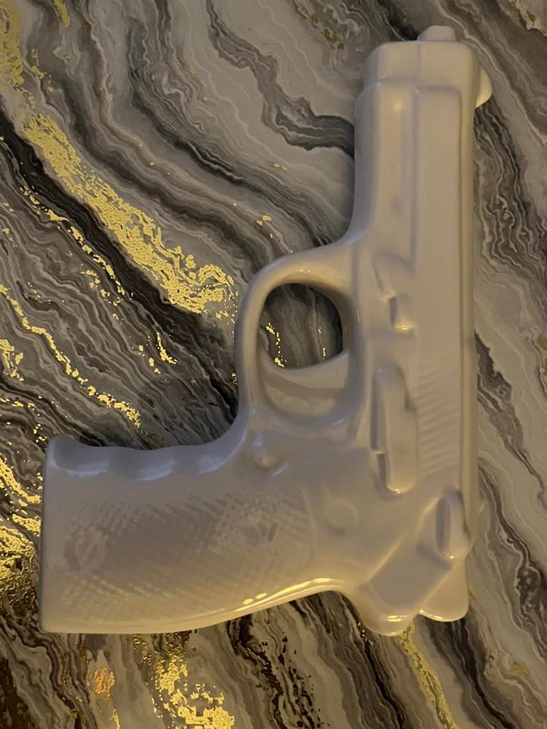 Ceramic gun pistol vase pistoolvaasje revolver vaas keramiek, Overige kleuren, Aardewerk of Porselein, Nieuw, Ophalen of Verzenden