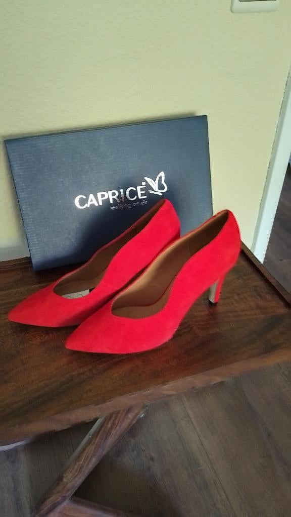 Rode suede high heels maat 39, Nieuw, Ophalen of Verzenden, Schoenen met hoge hakken, Rood