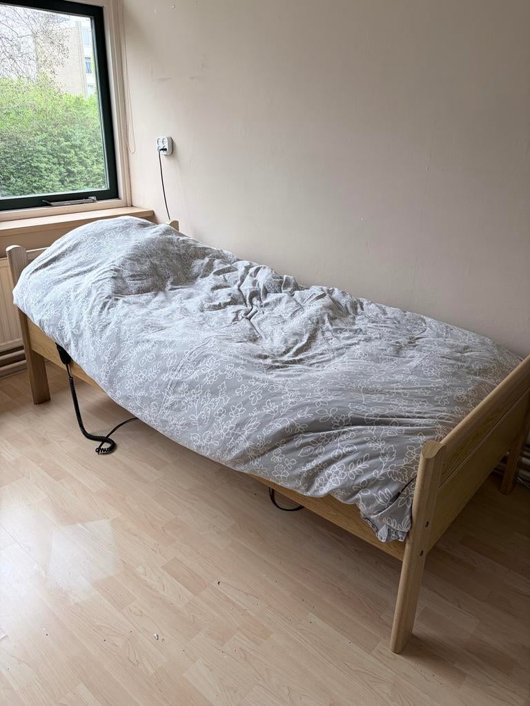 Comfortabel Seniorenbed - Goede Staat, Verstelbaar, Ophalen, 90 cm, 200 cm, Hout
