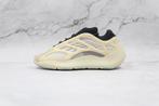 Yeezy Boost 700 Kyanite | Maat 40, Ophalen of Verzenden, Nieuw, Overige kleuren