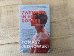 Tomasz Jedrowski - Zwemmen in het donker, Boeken, Gelezen, Europa overig, Tomasz Jedrowski, Ophalen of Verzenden