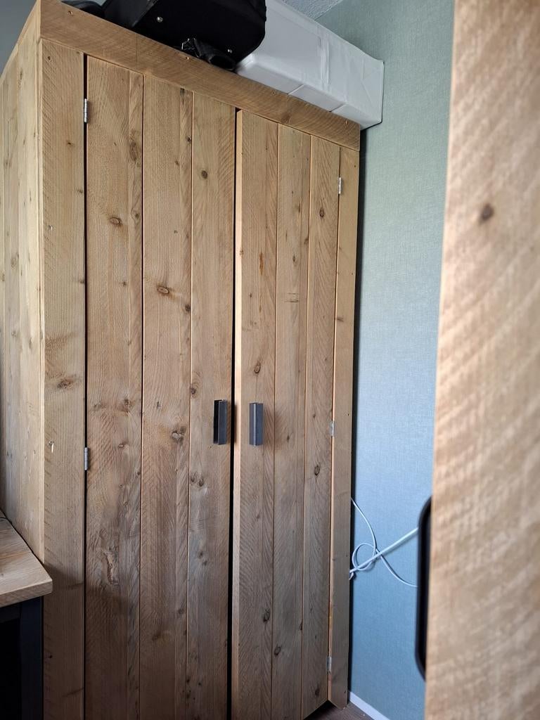 Steigerhouten Kledingkast - 210 cm Hoog, Huis en Inrichting, Kasten | Kledingkasten, Ophalen, Met deur(en), Gebruikt, 200 cm of meer