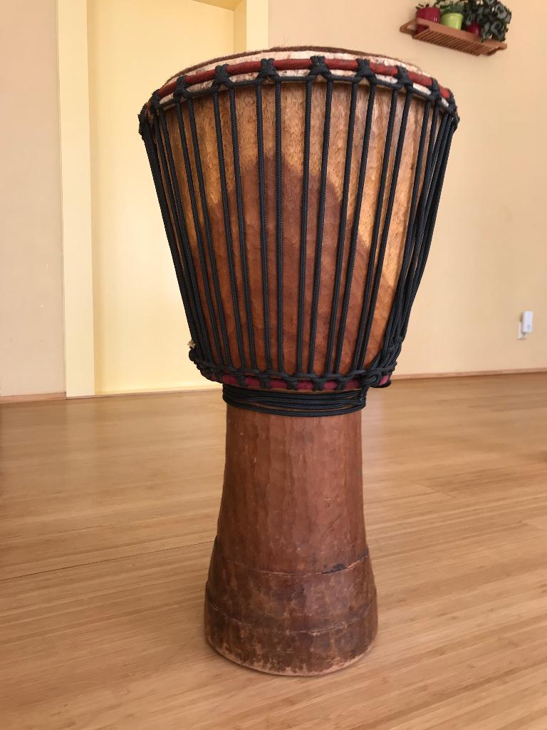 authentieke djembe te koop, Muziek en Instrumenten, Percussie, Ophalen, Gebruikt, Trommel