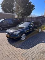 BMW 5-Serie 2.5 I 525 Touring AUT 2004 Zwart, Auto's, Automaat, Achterwielaandrijving, 2000 kg, Zwart