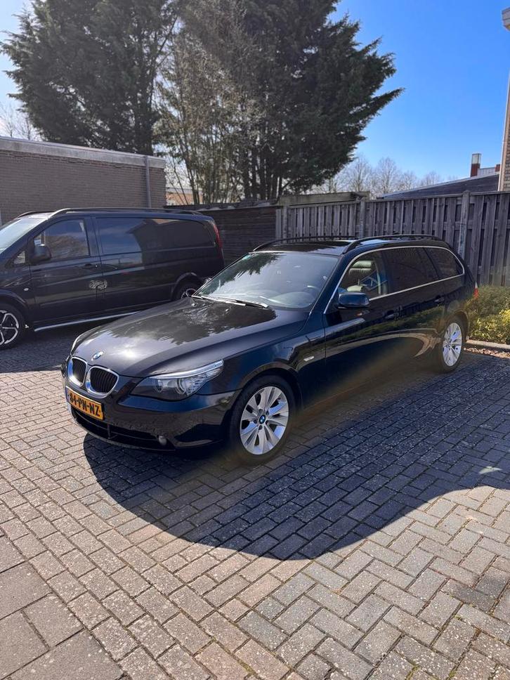 BMW 5-Serie 2.5 I 525 Touring AUT 2004 Zwart, Auto's, BMW, Particulier, 5-Serie, ABS, Airconditioning, Alarm, Boordcomputer, Centrale vergrendeling