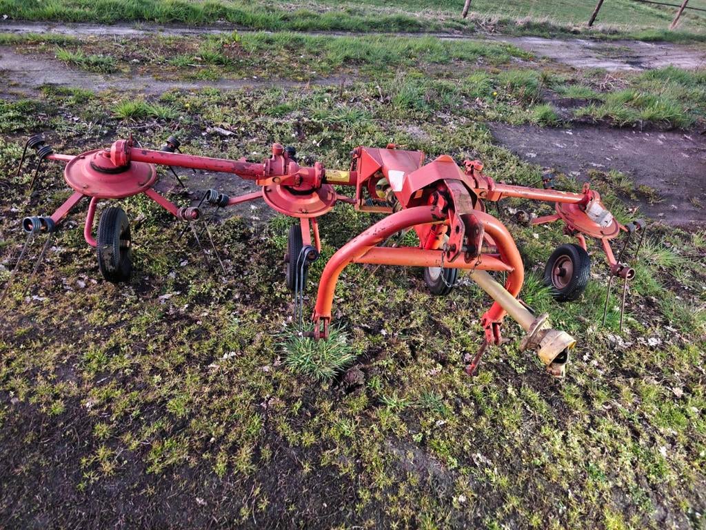 Kuhn gf 440 m schudder mechanisch opvouwbaar in goede staat, Tuin en Terras, Grasmaaiers, Ophalen