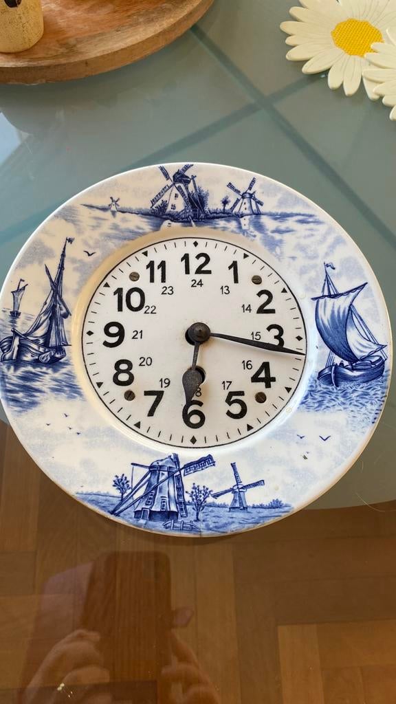 Antiek klokje van Regout Maastricht, Ophalen