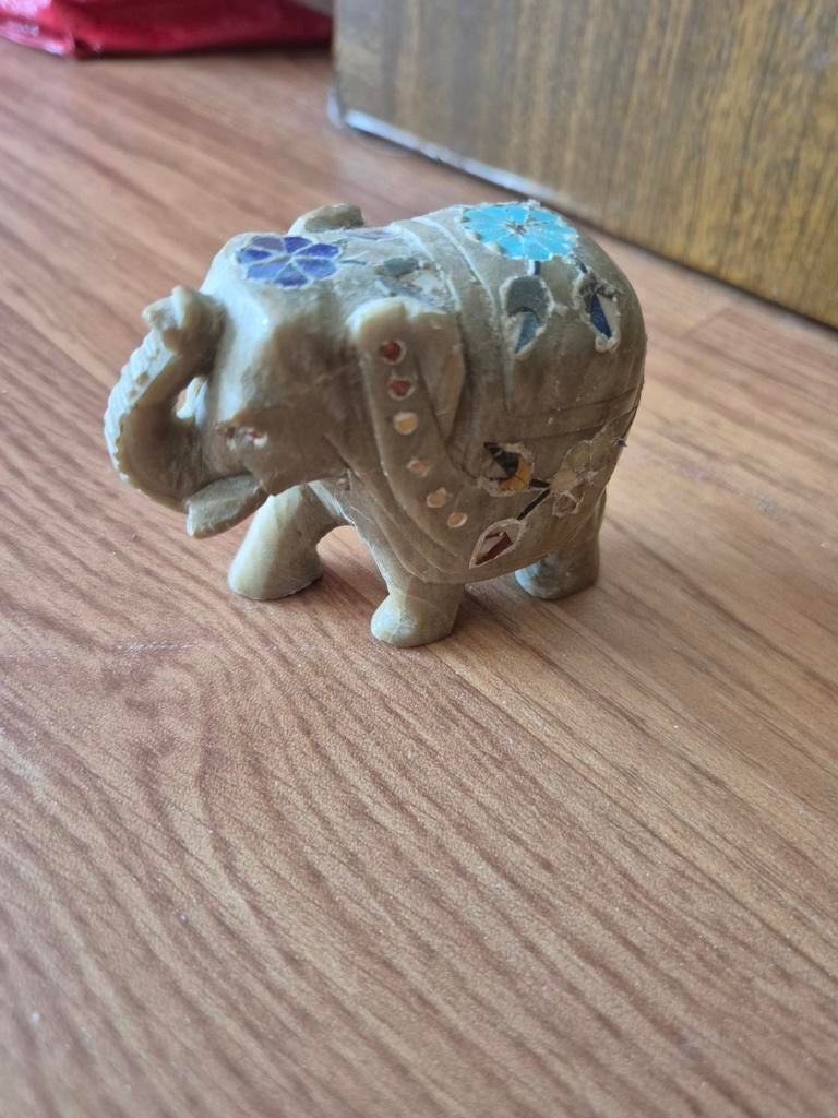 Handgemaakte decoratieve olifant van speksteen, Verzamelen, Beelden en Beeldjes, Ophalen of Verzenden, Gebruikt, Dier