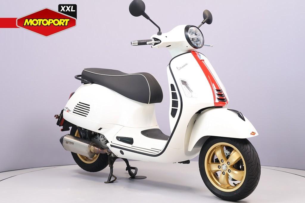 Vespa GTS 300 SUPER (bj 2022), Motoren, Scooter, Bedrijf, Piaggio Vespa B.V., Minervum 7272
4817 ZM  Breda, NL