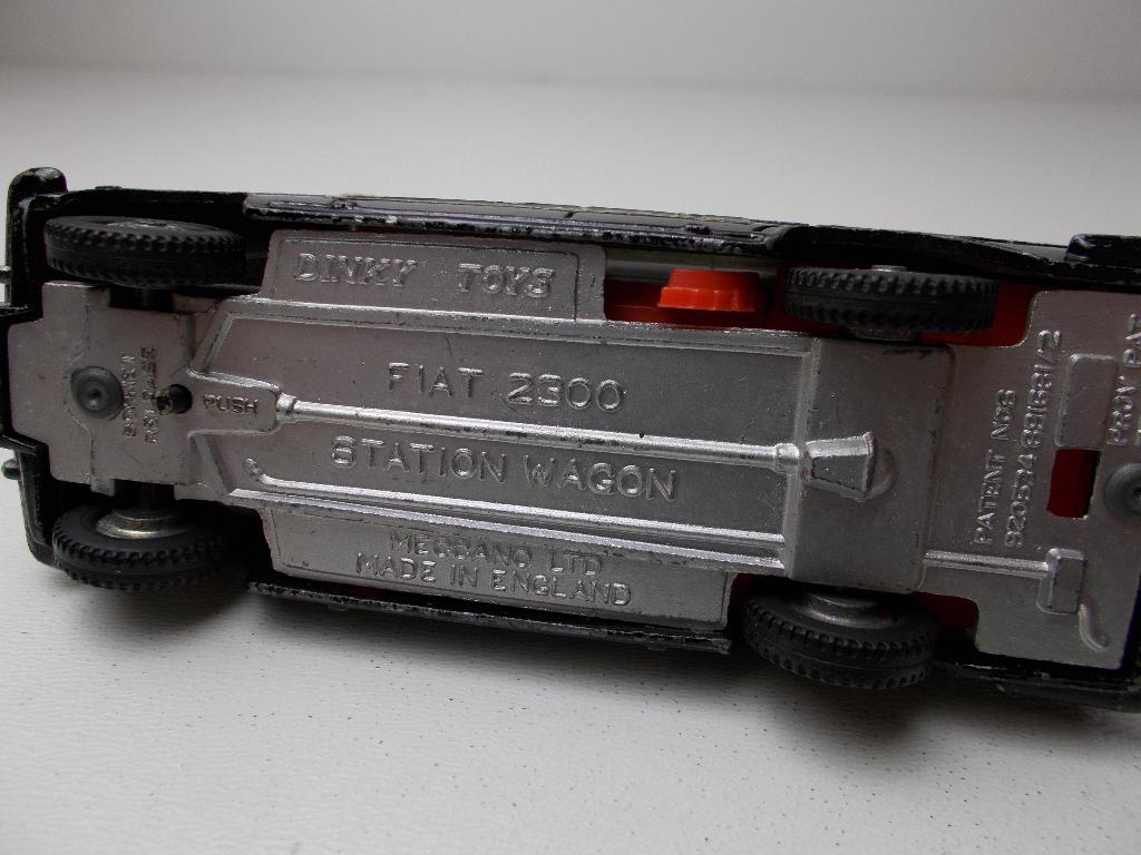 1968 Dinky Toys 281 FIAT 2300 STATIONWAGEN PATHE NEWS Igst!, Hobby en Vrije tijd, Modelauto's | 1:43, Ophalen of Verzenden, Zo goed als nieuw