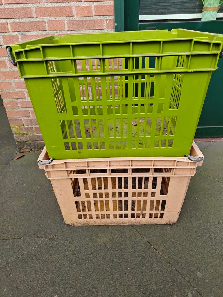 Stevige stapelbare plastic kratten, Ophalen, Gebruikt, 40 tot 60 cm, 50 tot 75 cm