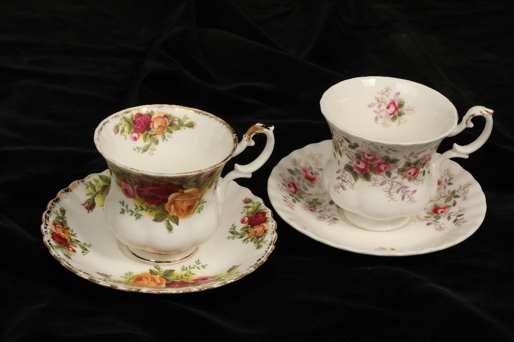 Royal Albert twee stuks kop en schotel, Ophalen of Verzenden, Zo goed als nieuw, Porselein, Kop en/of schotel