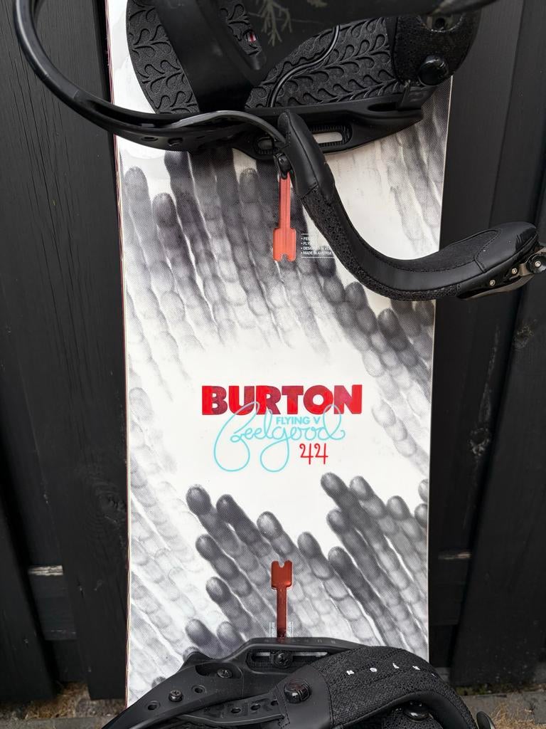 Burton Snowboard 144cm met bindingen, Sport en Fitness, Snowboarden, Ophalen, Zo goed als nieuw, Board