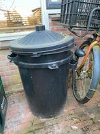 Twee zwarte tonnen met deksel voor opslag of afval, Ophalen, Kunststof, Gebruikt, 40 liter of meer