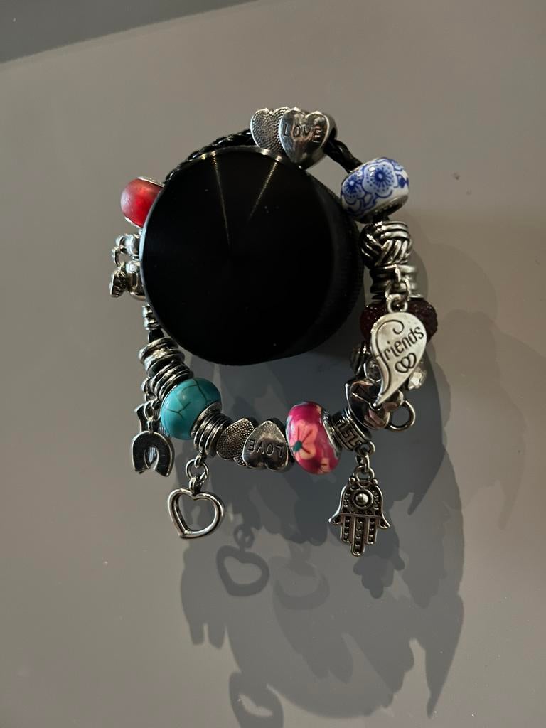 Prachtige Beeds bedeltjes armbamd (irene moors), Ophalen of Verzenden, Zo goed als nieuw, Zwart, Leer