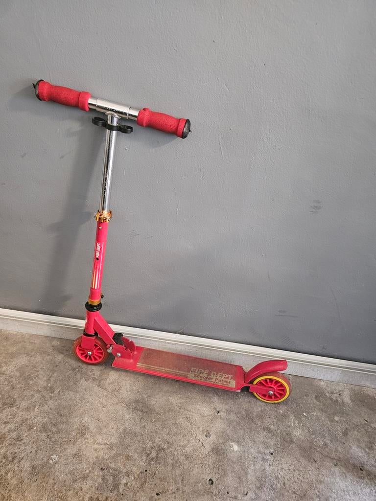 Rode step met verlichting, Fietsen en Brommers, Steps, Ophalen of Verzenden