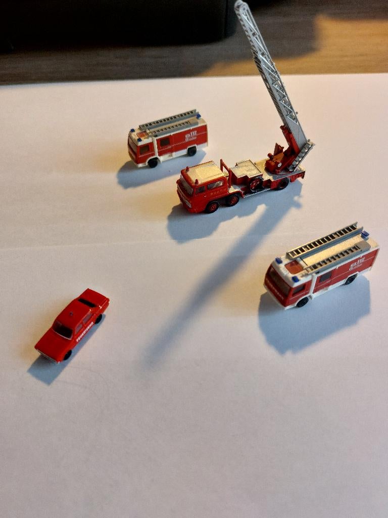 4 N spoor brandweerauto's van Wiking, Hobby en Vrije tijd, Modeltreinen | N-Spoor, Overige merken, Gelijkstroom of Wisselstroom