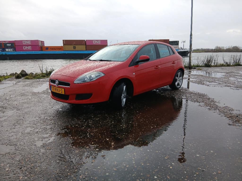 Fiat Bravo 1.4 16V 5DR 2011 Rood, Voorwielaandrijving, Stof, 4 cilinders, Origineel Nederlands