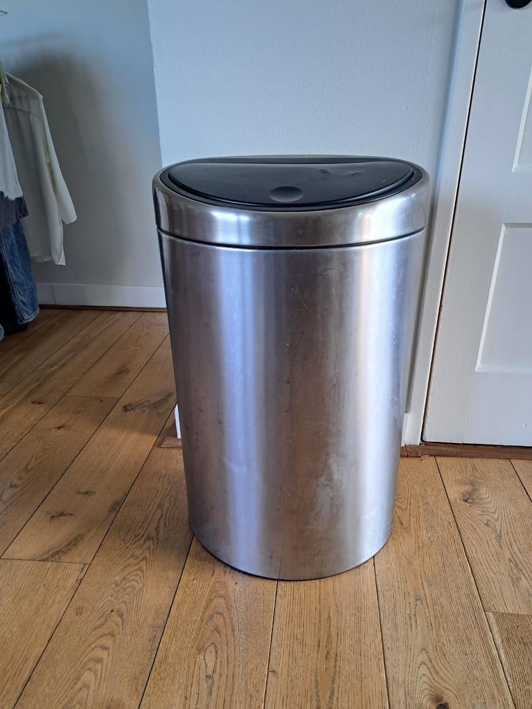 Brabantia vuilnisbak touch bin ovaal rvs, 20 tot 30 liter, Ophalen, Rvs, 50 tot 75 cm