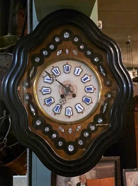 Oeil-de-Boeuf wandklok met parelmoer inleg, Antiek en Kunst, Antiek | Klokken, Ophalen of Verzenden