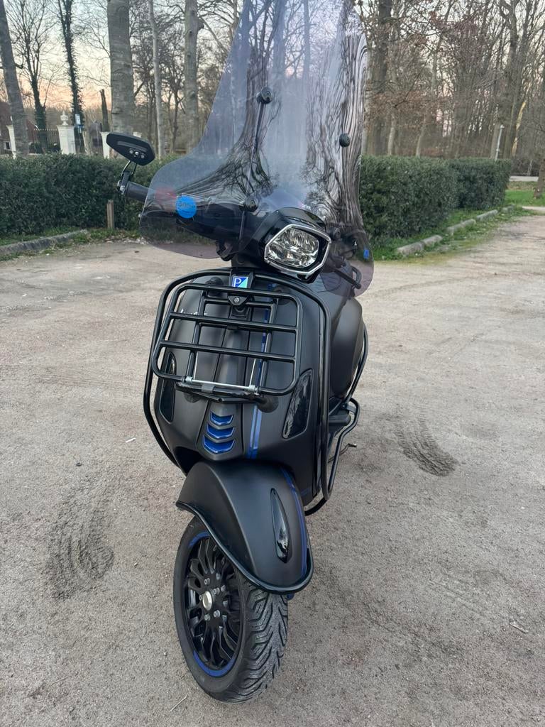 Vespa sprint 2023 full option custom made, Fietsen en Brommers, Scooters | Vespa, Ophalen, Zo goed als nieuw, Benzine
