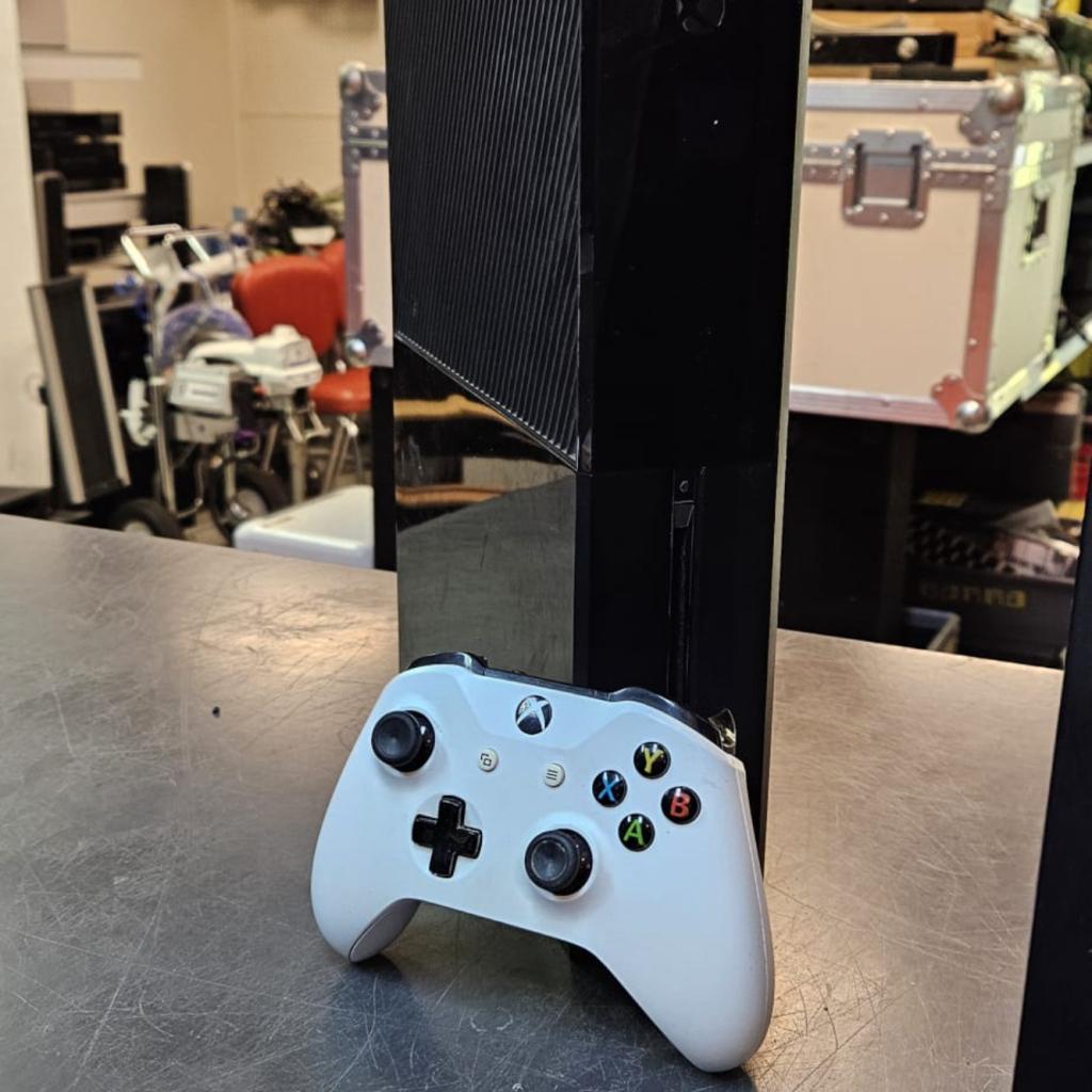 Xbox One Model 1540 (500GB) 1 Controller, Spelcomputers en Games, Spelcomputers | Xbox One, Gebruikt