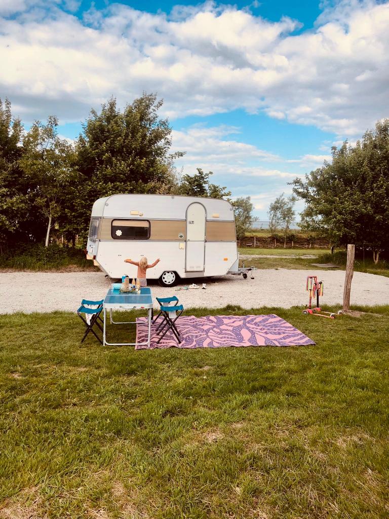 Te huur: gezellige vintage Kip Goldstream 365 caravan