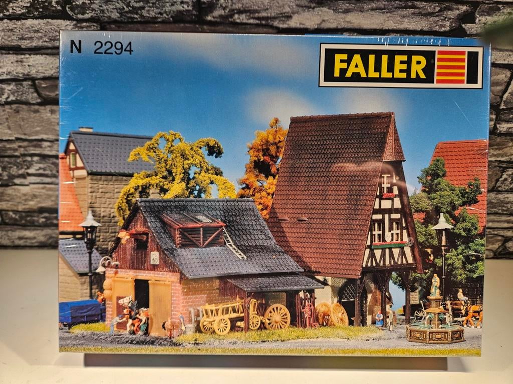 Vakwerkhuis Dorpsmederij Faller N spoor trein 1:160, Hobby en Vrije tijd, Modeltreinen | N-Spoor, Overige merken, Gelijkstroom of Wisselstroom