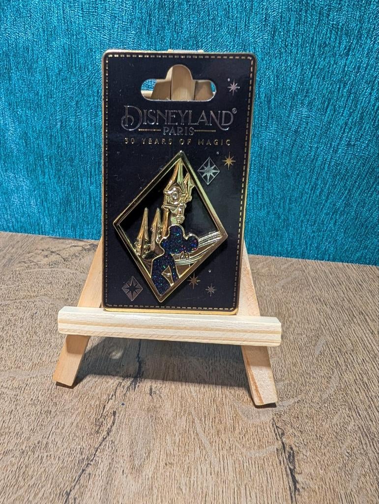 Disney Pin 30 years of magic Castle Tinkerbell, Ophalen of Verzenden, Overige figuren, Nieuw, Overige typen