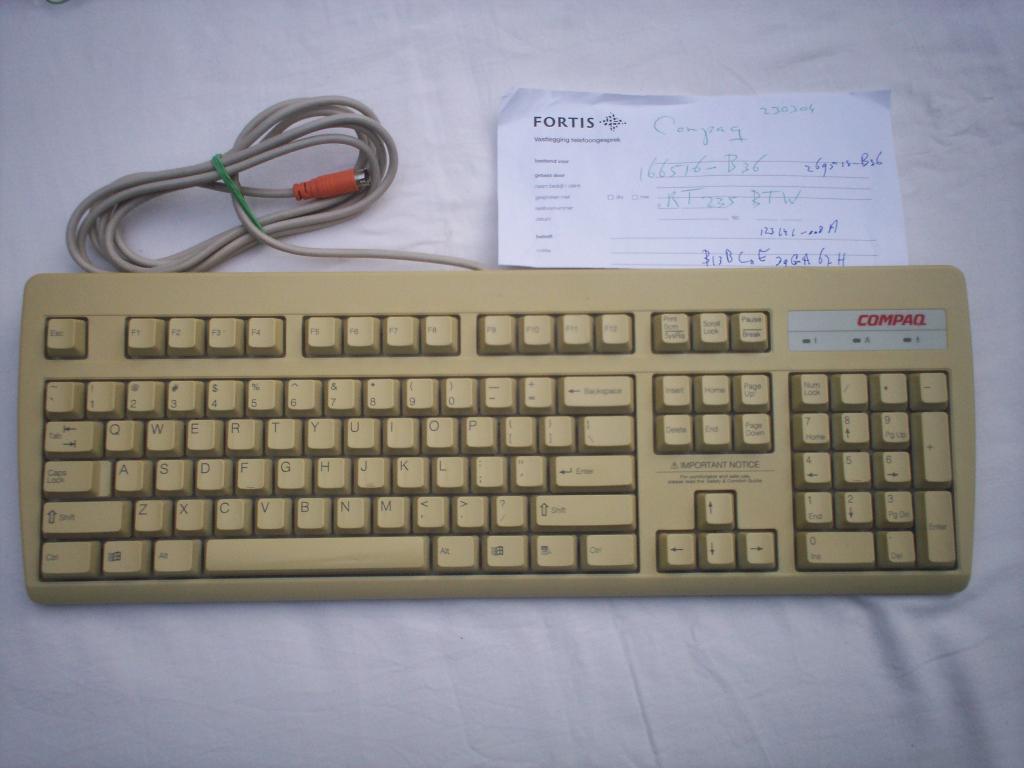 Compaq toetsenbord jaren 90 PS/2 Intl. B13BC0E39GA67H, Computers en Software, Toetsenborden, Ophalen of Verzenden, Qwerty, Zo goed als nieuw