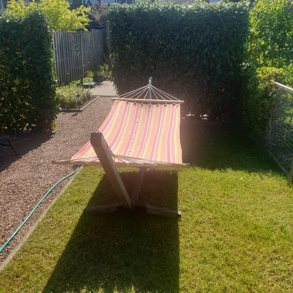Hangmat met hardhouten onderstel, Tuin en Terras, Hangmatten, Gebruikt, Ophalen of Verzenden, Met standaard, Eenpersoons