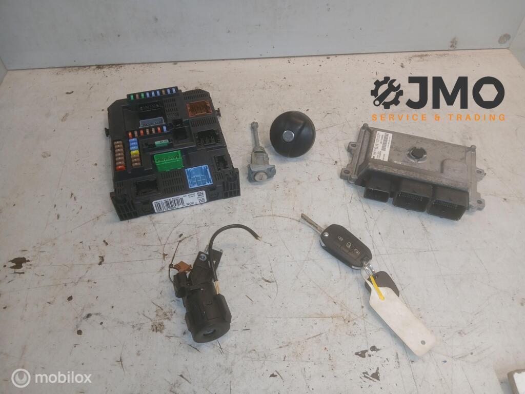 Computer motormanagement ZM01 Peugeot 208 1.0 VTi 2012-2019, Auto-onderdelen, Gebruikt, Ophalen of Verzenden, Peugeot, Peugeot