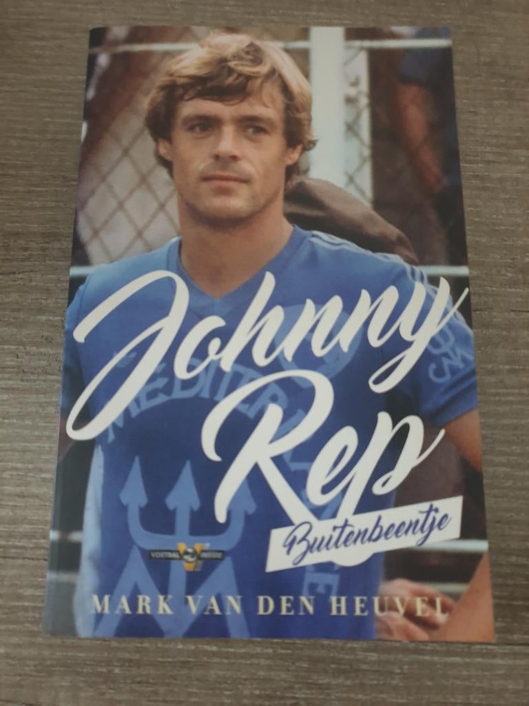 Johnny Rep Buitenbeentje - Voetbalboek, Ophalen of Verzenden, Gelezen, Mark van den Heuvel