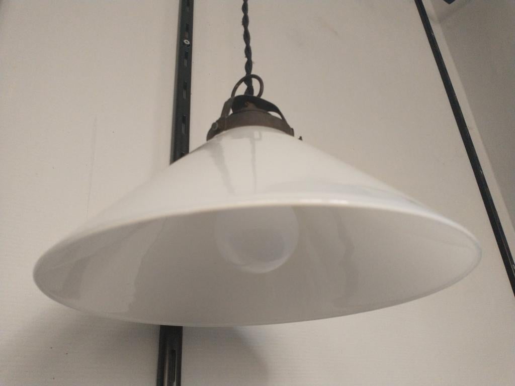 Antieke hanglamp met melkglazen kap en stoffen snoer, Antiek en Kunst, Ophalen