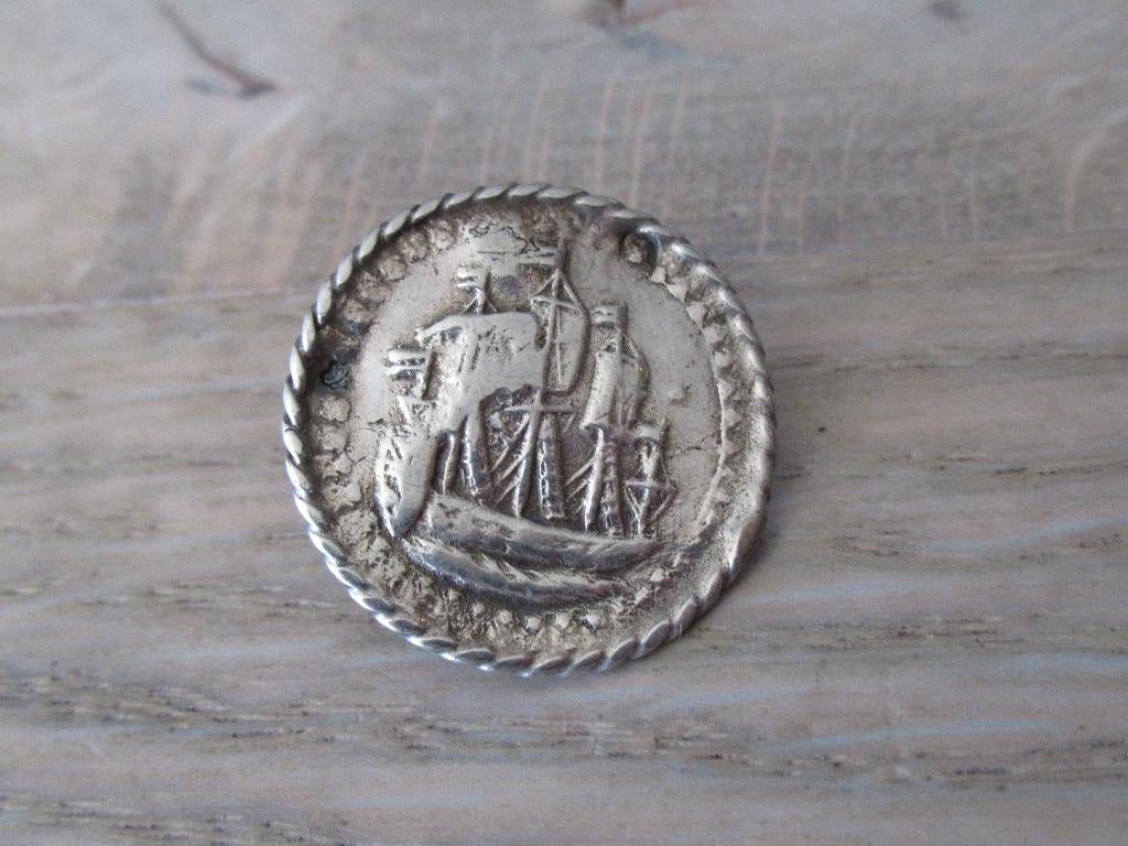 Zilveren knoop VOC koopvaardijschip 18e eeuw bodemvondst, Ophalen of Verzenden, Zilver